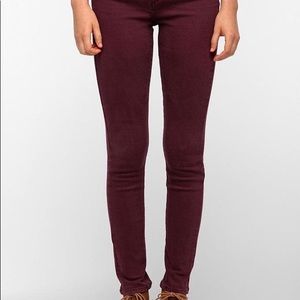 Women’s Levi’s size 4 burgundy jeans!